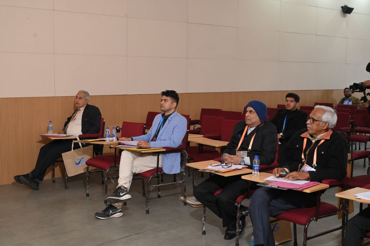 IITMandiiHub's tweet image. 𝗗𝗮𝘆 𝟮 𝗛𝗶𝗴𝗵𝗹𝗶𝗴𝗵𝘁𝘀 𝗼𝗳 𝗛𝗜𝗩𝗘 𝟮.𝟬 𝗖𝗼𝗻𝗰𝗹𝗮𝘃𝗲
Day 2 of HIVE 2.0 Conclave was honored by the presence of distinguished guests:
𝗦𝗵. 𝗚𝗼𝗸𝘂𝗹 𝗕𝘂𝘁𝗮𝗶𝗹, Principal Advisor to the Chief Minister of Himachal Pradesh (Innovation, Digital Technologies &amp;amp;…