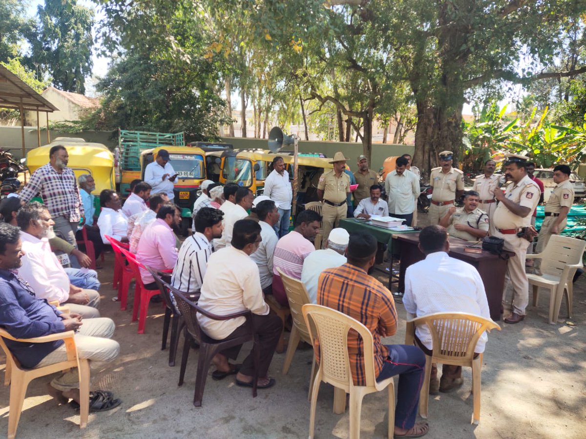 SPTumkur's tweet photo. ತುಮಕೂರು ನಗರ ಪೊಲೀಸ್ ಠಾಣೆಯ ವಶದಲ್ಲಿದ್ದ ವಾರಸುದಾರರು ಪತ್ತೆಯಾಗದ 46 ವಾಹನಗಳನ್ನು ನ್ಯಾಯಾಲಯದ ಅನುಮತಿಯ ಮೇರೆಗೆ ಬಹಿರಂಗ ಹರಾಜು ಪ್ರಕ್ರಿಯೆ ಮೂಲಕ ವಿಲೇವಾರಿ ಮಾಡಲಾಯಿತು.
#TumakuruDistrictPolice
#TumkurTownPS
#VehicleDisposal
@venkatashok https://t.co/2bSqnmd4rv