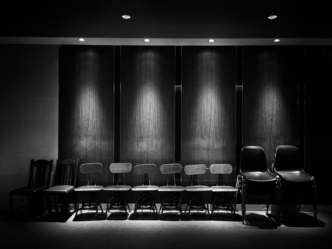 maopapa777's tweet photo. chairs #chair #rest #ig_japan #monochrome #blackandwhite #白黒写真 #シロクロ #redminote11 #xiaomi #スマホ写真

松山で定宿にしているホテルのエントランスの椅子たち。背もたれが微妙に違うのがいとをかし。 https://t.co/kAV5z1M9ig