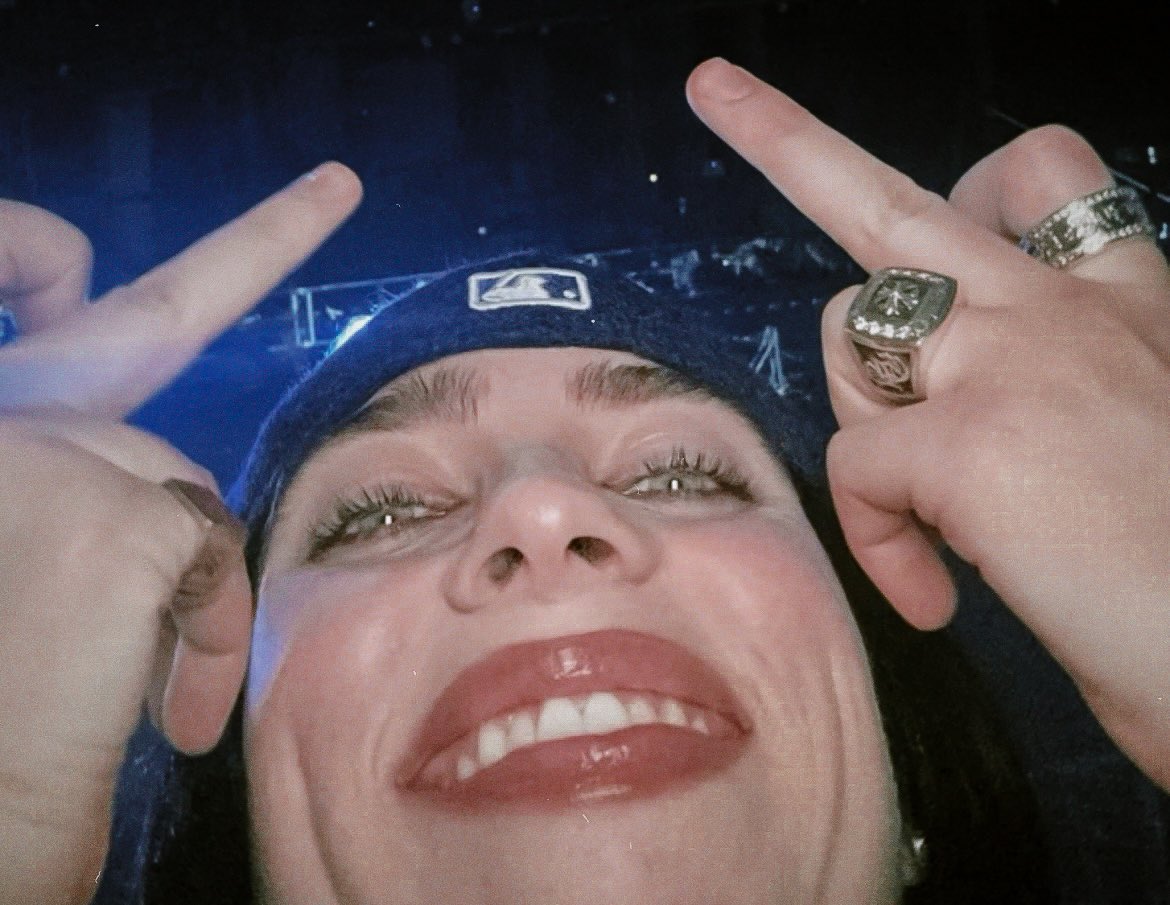 whoiszyro's tweet photo. @billiepins 🖕 the #GRAMMYs https://t.co/lvpQ8jcVHC