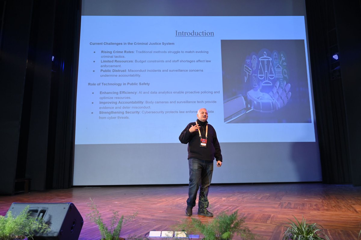 IITMandiiHub's tweet image. 𝗗𝗮𝘆 𝟮 𝗛𝗶𝗴𝗵𝗹𝗶𝗴𝗵𝘁𝘀 𝗼𝗳 𝗛𝗜𝗩𝗘 𝟮.𝟬 𝗖𝗼𝗻𝗰𝗹𝗮𝘃𝗲
Day 2 of HIVE 2.0 Conclave was honored by the presence of distinguished guests:
𝗦𝗵. 𝗚𝗼𝗸𝘂𝗹 𝗕𝘂𝘁𝗮𝗶𝗹, Principal Advisor to the Chief Minister of Himachal Pradesh (Innovation, Digital Technologies &amp;amp;…