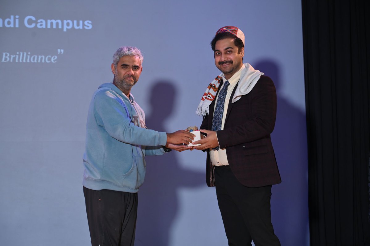 IITMandiiHub's tweet image. 𝗗𝗮𝘆 𝟮 𝗛𝗶𝗴𝗵𝗹𝗶𝗴𝗵𝘁𝘀 𝗼𝗳 𝗛𝗜𝗩𝗘 𝟮.𝟬 𝗖𝗼𝗻𝗰𝗹𝗮𝘃𝗲
Day 2 of HIVE 2.0 Conclave was honored by the presence of distinguished guests:
𝗦𝗵. 𝗚𝗼𝗸𝘂𝗹 𝗕𝘂𝘁𝗮𝗶𝗹, Principal Advisor to the Chief Minister of Himachal Pradesh (Innovation, Digital Technologies &amp;amp;…