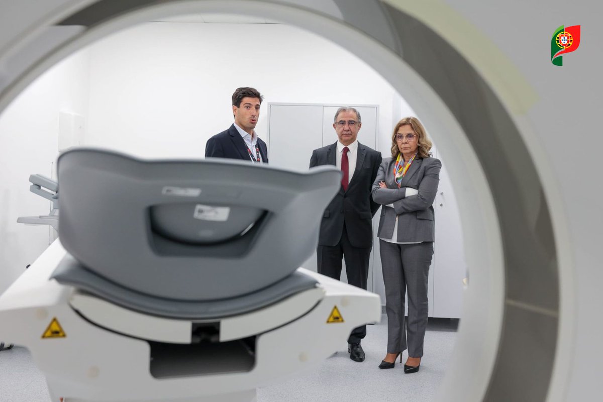 saude_pt's tweet image. A Ministra da Saúde visitou o Hospital Modular construído na sequência do incêndio que destruiu parte do Hospital do Espírito Santo em Ponta Delgada, nos Açores. 
#saúde #HospitalModular #açores