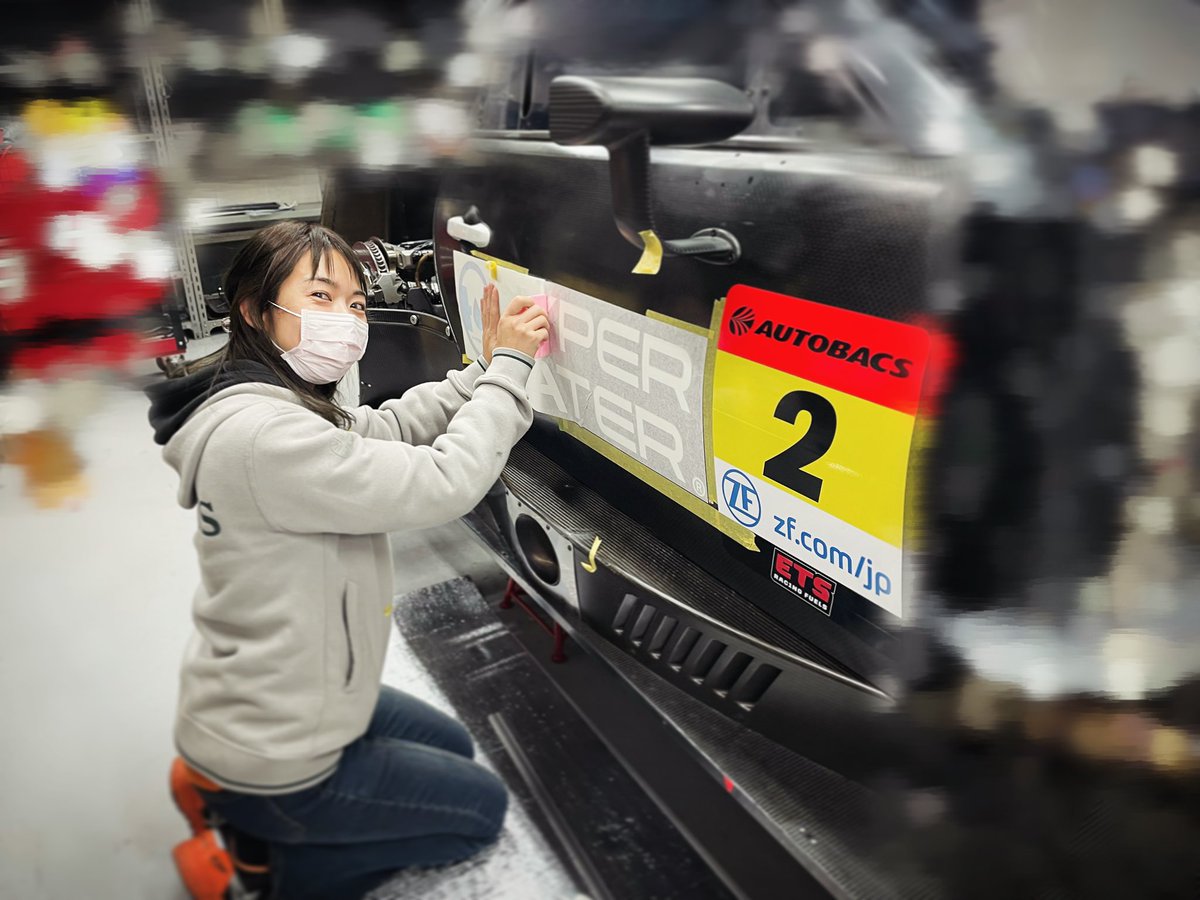 estrick48's tweet photo. 今週の初テストに向けファクトリーは佳境を迎えてます‼︎
仕上げは器用なマネージャーにお任せ♪
@SUPERGT_JP @ingingmiu #hyperwaterracing #kingelt https://t.co/kRq22xRAg9