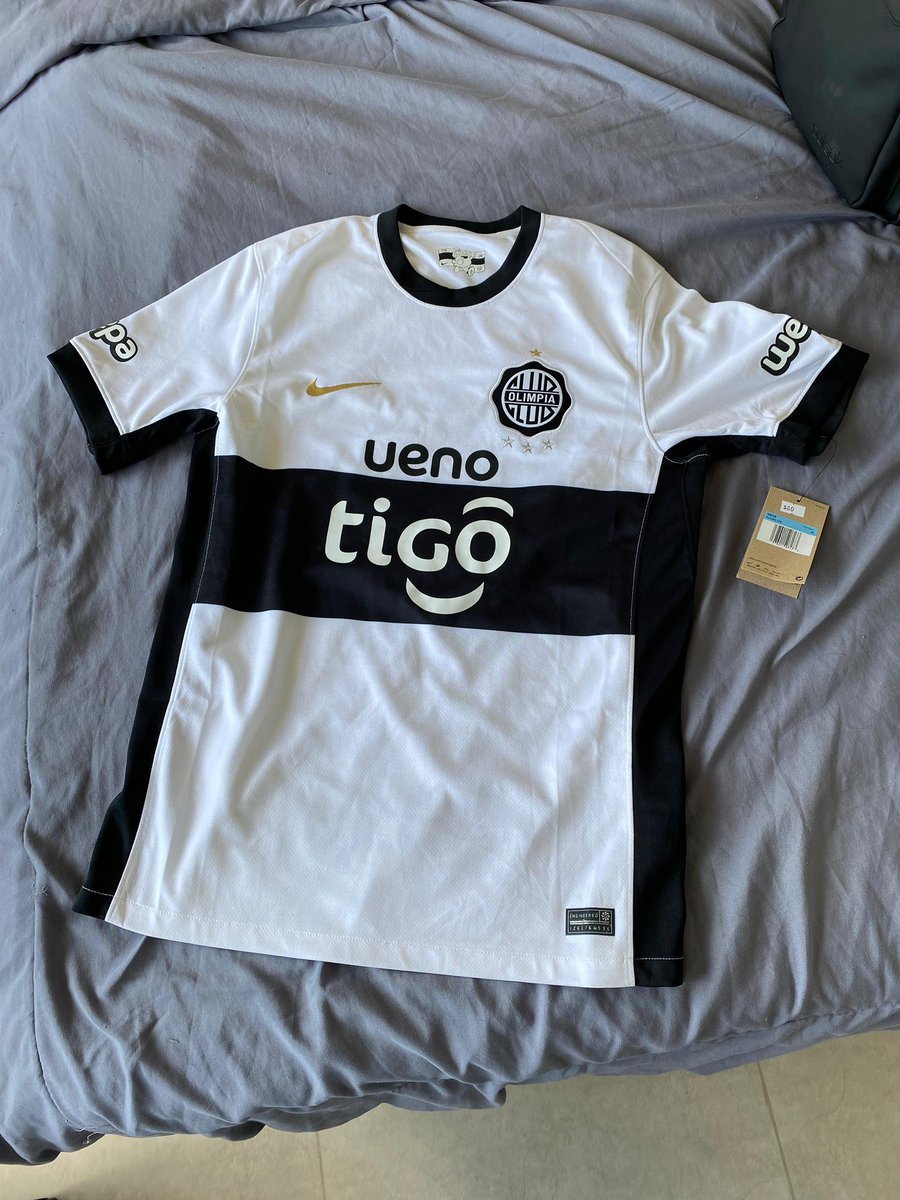 OFERTÓN 🚨

Una amiga compró la camiseta nueva de Olimpia a su chuli por el día de los enamorados pero se acabó el amor.

Hagan RT así mi amiga recupera algo de su plata y su dignidad, precio original 630.000 Gs pero ella remata por 580.000 Gs. 
Tamaño M de hombre.
