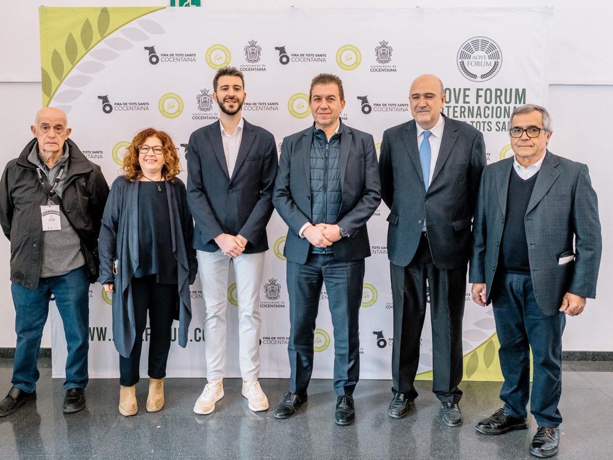 mestresdelsabor's tweet photo. ¡Enhorabona a premiats, participants i a tota l’organització de l´#Aoveforum! 🎉 Un esdeveniment consolidat que ja és referent en el món de l’AOVE i que converteix a #Cocentaina en escenari de qualitat, tradició oleícola i #gastronomialocal👏 @agricola_v 
Foto: ©Marc Ulldepeix https://t.co/rqqXaIgQ4H