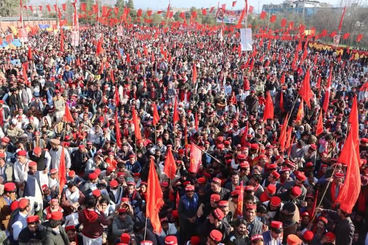 Shahzainkhan555's tweet photo. د عوامي نیشنل ګوند بونير ملګرو ته سور سلام کؤم چې دومره لويه جلسه  راجوړه کړې ؤ، بابک صیب په شمول ټولو مشرانو او د پې ايس ايف ځوانانو ته مبارکې وايم!!
@HaiderHotiANP @babaksardar @ANPMarkaz
#BachaKhanMonth2025 #bunerJalsa 
#Thanksbuner https://t.co/2ijv8W2ZgS