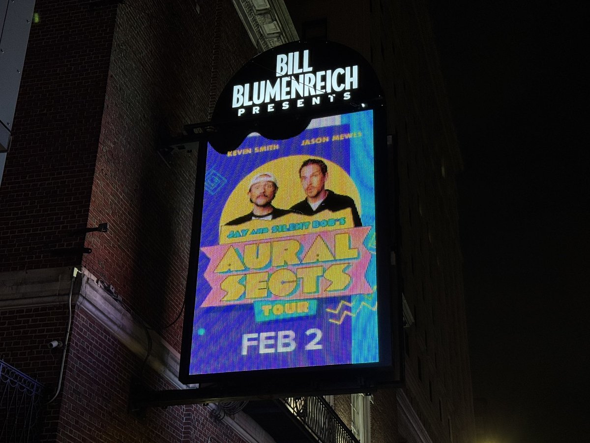 TheMadDogDave's tweet photo. @ThatKevinSmith and @JayMewes put on another super fun show kicking off their #auralsectstour at @The_Wilbur in Boston last night! Thanks for all the laughs and good times! https://t.co/V4Nt94s5cd