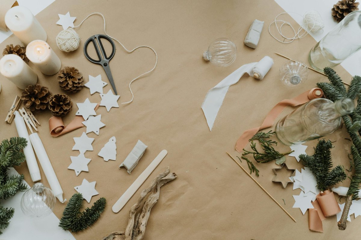 Create a hanging star using coloured twine by booking your place on the next Make &amp; Meet workshop running on Tuesday 11th February. Book here → buff.ly/40nJqOV