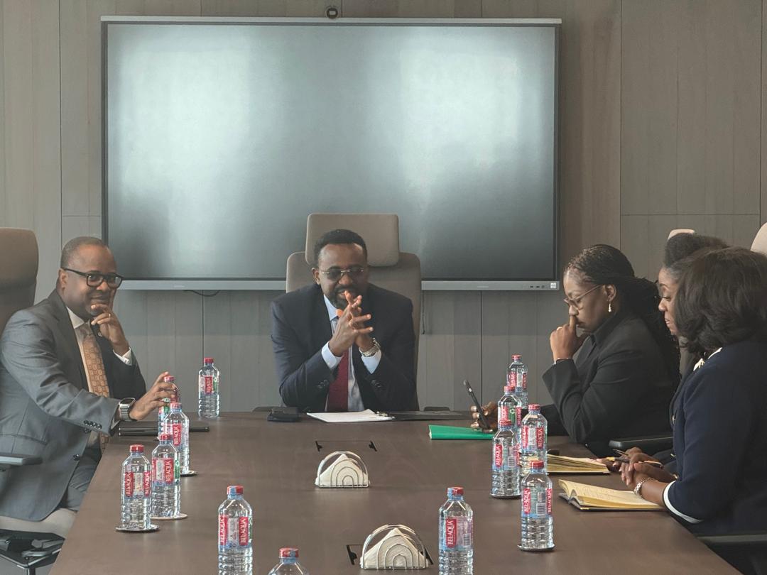 This picture speaks volumes.... New <a href="/thebankofghana/">Bank of Ghana</a> boss takes charge with former governor sitting to his right. Small world.
#Ghana 
#Grammys2025 
#Trump