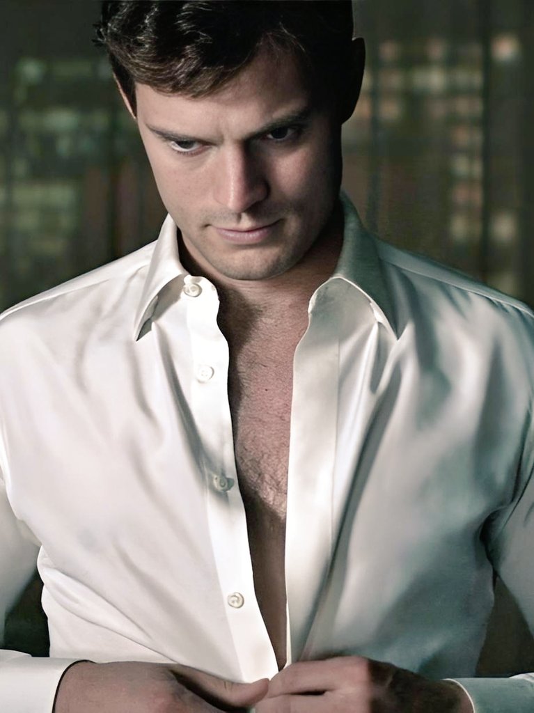 TheDefyingAna's tweet image. She's totally staring at @C_Grey_CEO