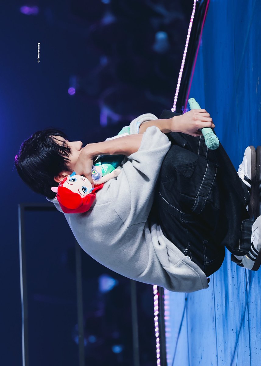 250201

내가 니를 냅두고 어딜 가겟노…

#더보이즈 #THEBOYZ #현재 #HYUNJAE #이재현