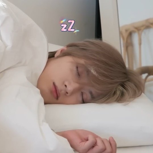 B3OMLUVS's tweet photo. beomgyu is such a pretty sleeper im jealous https://t.co/DzAzYd2kNr