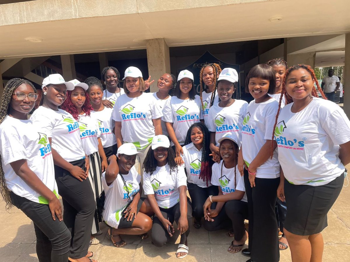 yaaduakye's tweet photo. Repping Reflo Ghana 
Choose Reflo,Choose Comfort⚪️🔷⚪️
#shefident 
#tekladiesnetwork 
#reflo https://t.co/h5pubnKPYO