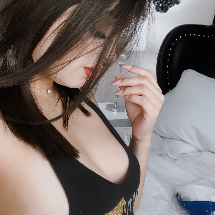 lexi_aaane100's tweet photo. @show44552 @pamlaalexandra_ Hello I'm available for hookup. Slide into my DM and book me https://t.co/McU2M3ILWg