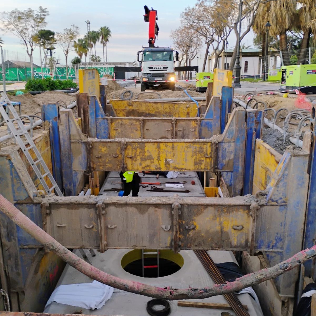 ElPuerto's tweet photo. 💦 @APEMSAElPuerto invertirá 9.800.000 euros en distintas instalaciones de abastecimiento y saneamiento

La prioridad de la empresa es finalizar las obras del Tanque Anticontaminación de la Puntilla, para las que se han reservado los recursos necesarios.

#ElPuerto #Apemsa https://t.co/oijk9xGrec