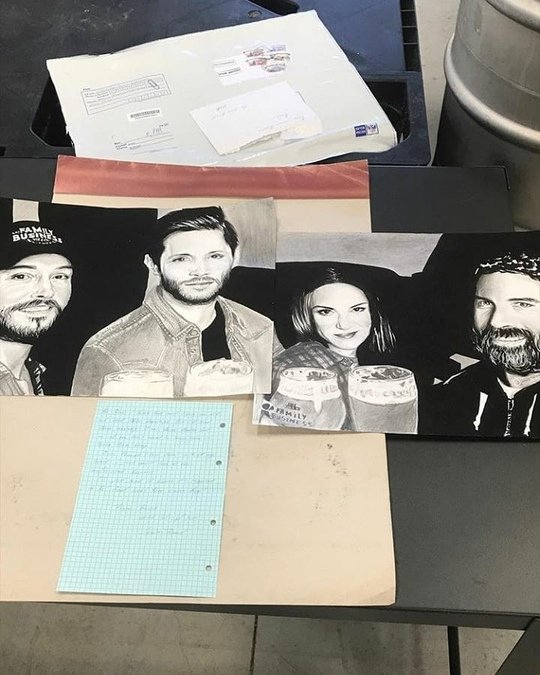 janieromel's tweet photo. Memories... 
Rewatching Supernatural and crying
Because I had the best period of life ever
Drawing these pictures, sending them to good people...
Chatting with them, oh great time!
Thank you all for that
________
@JensenAckles @jarpad @MarkRPellegrino @stevecarlson @Omundson https://t.co/LjoRSmCzVg