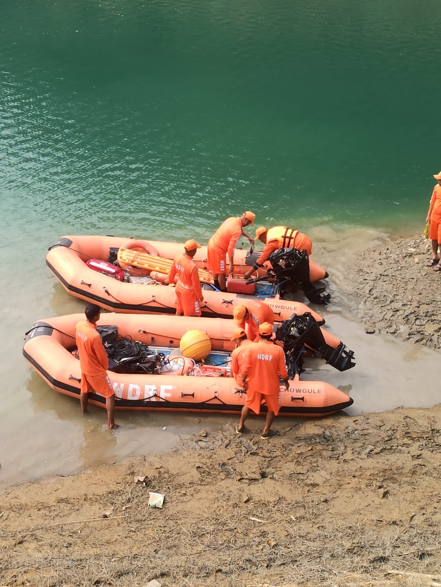 12bnndrf's tweet photo. #12NDRF Rescuers  conducted  #drowning  search  ops and retrieved body in  Doyang River, #Wokha #Nagaland .
@NDRFHQ
@MyGovNagaland 
@PIBKohima 
@Nagaland_Post https://t.co/p9MzPm5G2p