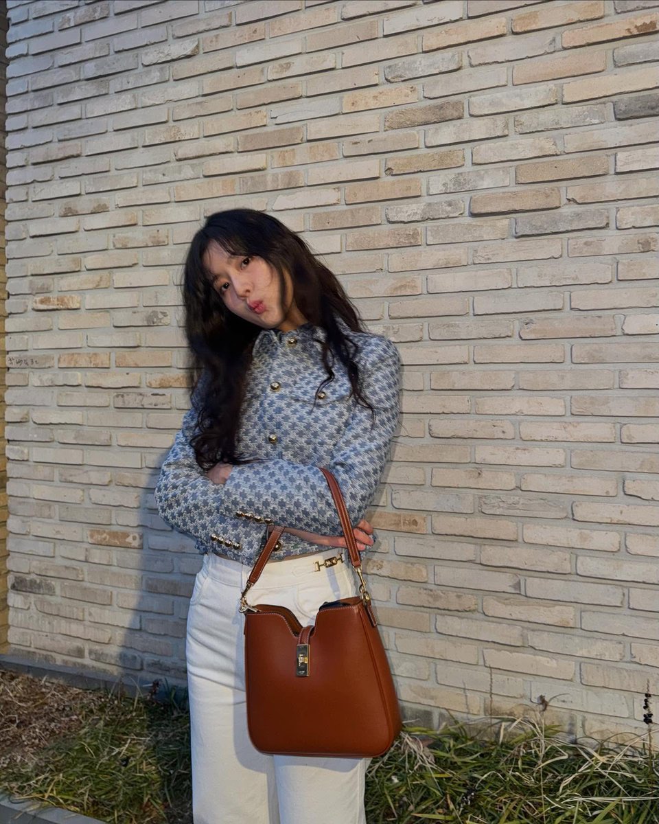 eunsoopics's tweet photo. [IG] 250203 • su1023_ 🤎 Su x #CELINECAMILLE!

#신은수 #ShinEunSoo https://t.co/6uuqKa6M6a