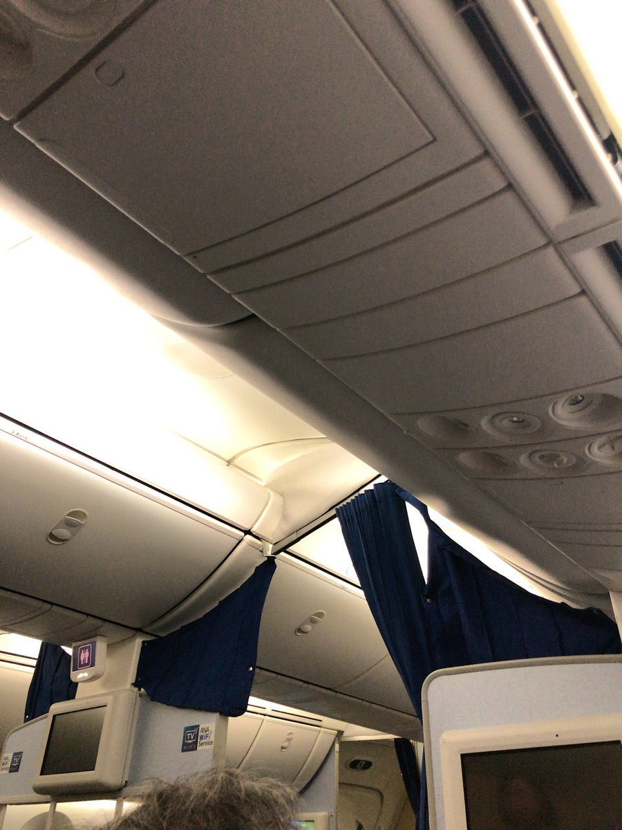 Chonn_Fu's tweet photo. 明日の移動予定を変更して38便で羽田空港に向かいました✈️
座席が確保できて良かった💺
#ANA38便 #78P https://t.co/687kGQ3UOb