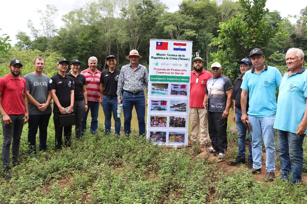 taiwanicdfpy's tweet photo. #VisitaTécnica 🐟🇵🇾🇹🇼
Técnicos del Proyecto Surubí de la @taiwanicdfpy acompañados por el intendente de #Tavapy, Ing. Teófilo Báez y su equipo, recorrieron y verificaron los estanques de peces del distrito y compartieron conocimientos con los piscicultores locales. https://t.co/Klz4g0ZQrv