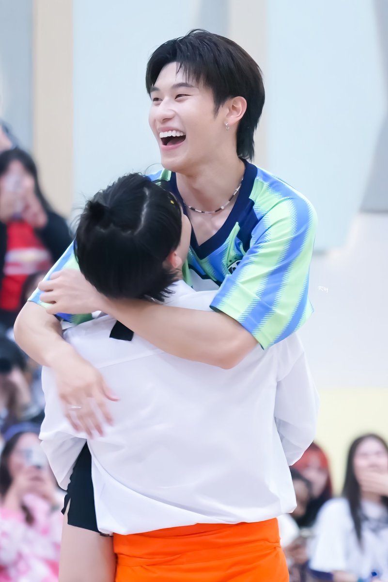 RayDaSinner's tweet photo. งานกีฬาปีนี้ก็เฉลยเลยดิ ว่า พี่อู๋ ประธานรุ่น กับ พี่โต้ นักบอลคณะ เป็นแฟนกัน~

OFFROAD IN FRESHY LAND 
#OFFROADBDProject2025
#ต้าห์อู๋ออฟโรด #daouoffroad 
#raypix https://t.co/c2ruXdcLIf
