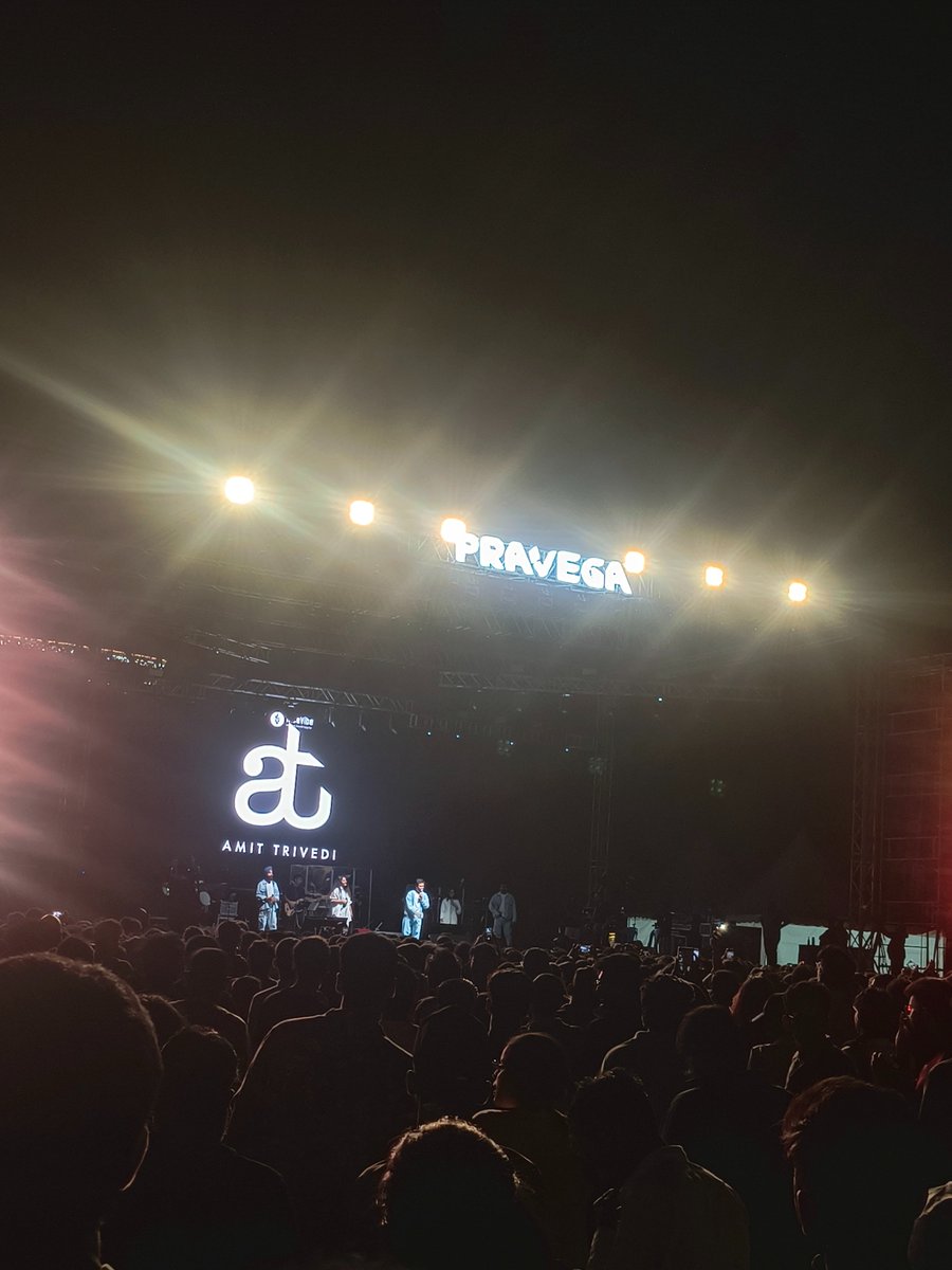rishavkr206's tweet photo. It was all about last night—full of energy, full enjoy, and pure musical magic with Amit Trivedi at IISc Bangalore!
@iiscbangalore @Pravega_IISc @IISC @ItsAmitTrivedi @Amit_Trivedi_
#Pravega
#pronite #college #vibes #festival #concert #MUSICFAIR https://t.co/PczT6WSxDG