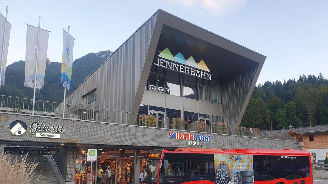 (+) Die Tourismusgemeinde Schönau am Königssee hat das Busfahren attraktiver gemacht.  bgland24.de/bgland/region-…