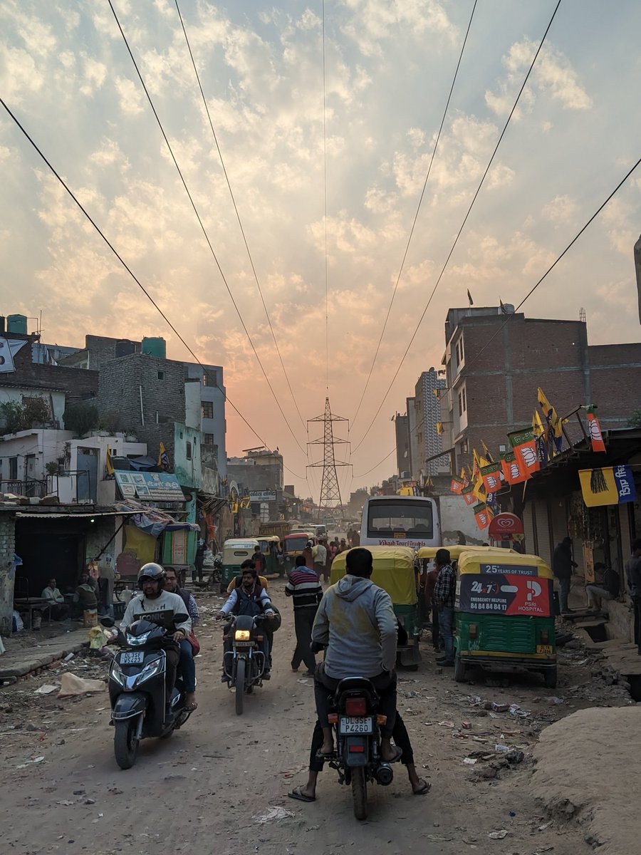 siiddhaant's tweet photo. Delhi Election 2025.
A world beyond history and culture. A world of landfills and broken sewers. https://t.co/NB2N3pS26u