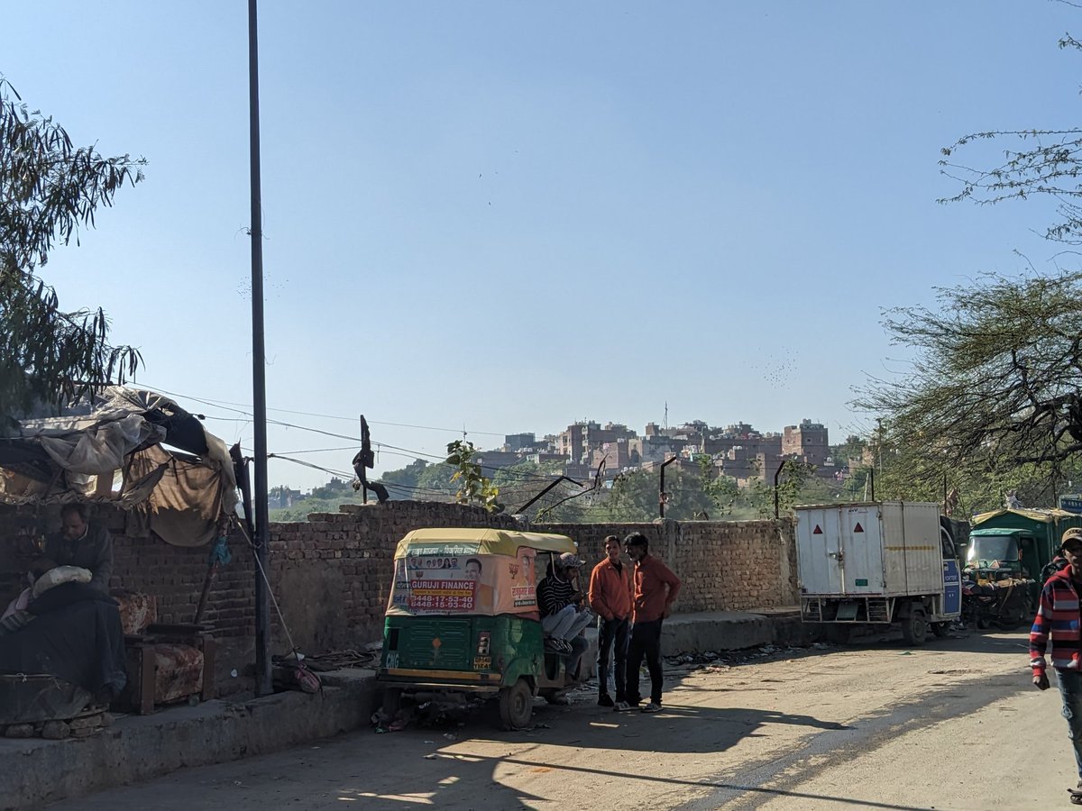 siiddhaant's tweet photo. Delhi Election 2025.
A world beyond history and culture. A world of landfills and broken sewers. https://t.co/NB2N3pS26u