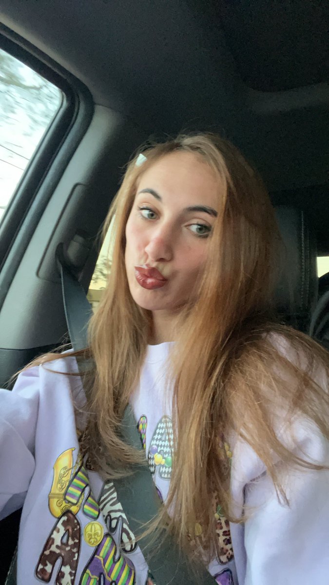 kats_babes's tweet image. Okay are the lips too dark or do we like the dark lip liner?? #questionforthegirls