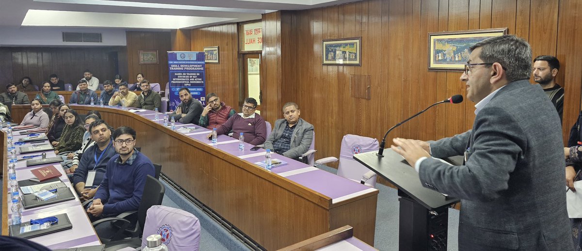 csiriiim's tweet image. 3-Day #SkillDevelopment #TrainingProgramme on #SynthesisofKeyIntermediates & #APIs kickstarted today at #CSIRIIIM, #Jammu!
Participants explored advanced #APISynthesisTechniques, with insightful #lectures & hands-on #LabSessions. A step toward #innovation in #pharma!…