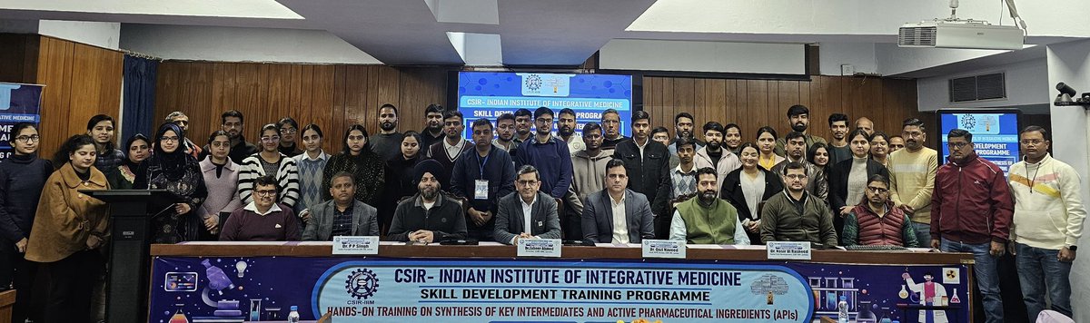 csiriiim's tweet image. 3-Day #SkillDevelopment #TrainingProgramme on #SynthesisofKeyIntermediates & #APIs kickstarted today at #CSIRIIIM, #Jammu!
Participants explored advanced #APISynthesisTechniques, with insightful #lectures & hands-on #LabSessions. A step toward #innovation in #pharma!…