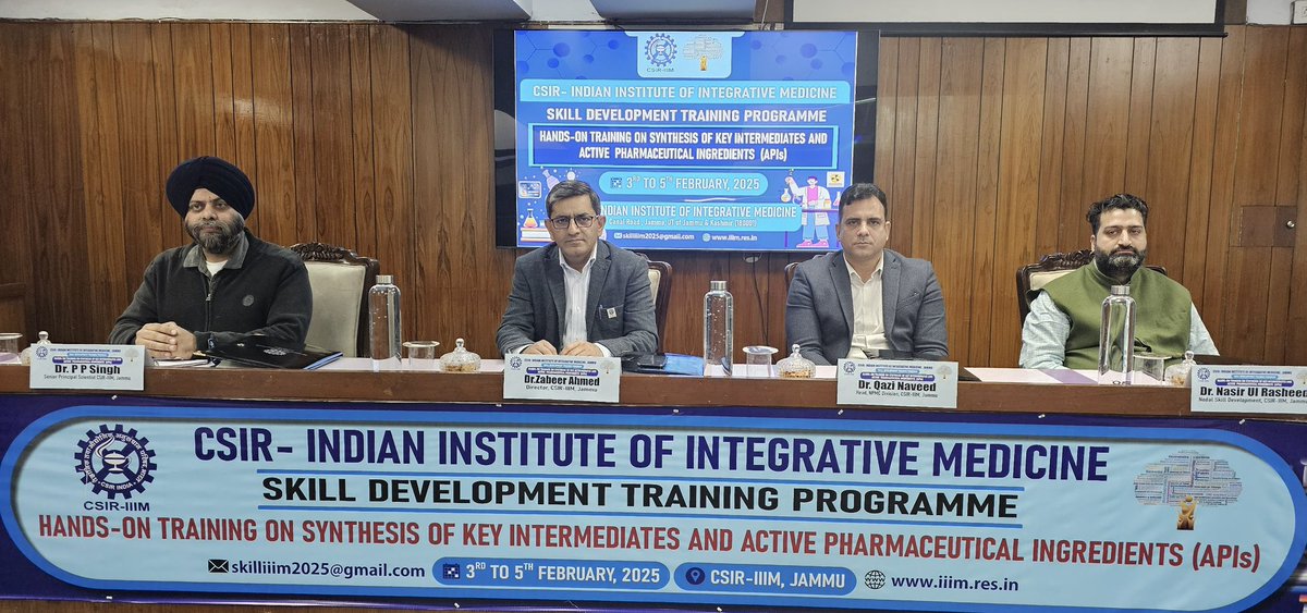 csiriiim's tweet image. 3-Day #SkillDevelopment #TrainingProgramme on #SynthesisofKeyIntermediates & #APIs kickstarted today at #CSIRIIIM, #Jammu!
Participants explored advanced #APISynthesisTechniques, with insightful #lectures & hands-on #LabSessions. A step toward #innovation in #pharma!…