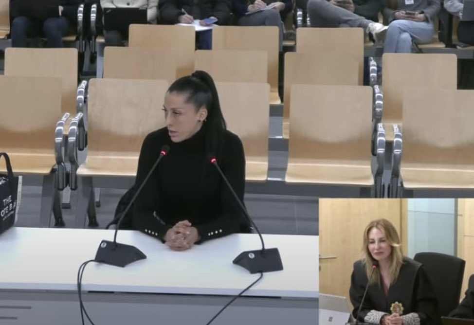 Acosada el día más importante de su carrera deportiva, acosada por denunciarlo y juzgada socialmente por no ser la ‘buena víctima’ que quieren que se.

El “No tengo que estar llorando; mi actitud no quita lo que yo siento” de Jenni Hermoso hoy es otra lección. Por todas, gracias