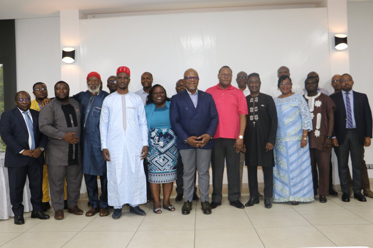 PNUDCameroun's tweet image. The President of the #PPRD-NW/SW Steering Committee, @paultasong has commended the partnership between the Gov't of 🇨🇲, @IsDB_Group, and the UNDP 🇨🇲#RecoveryProgramme in implementing the IsDB Support to the PPRD project.
At the ongoing midterm review meeting, the stakeholders…