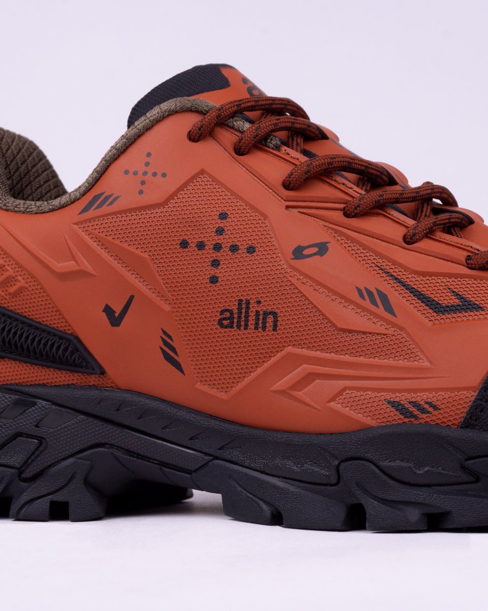 CAPSULE 11 发布倒计时 16 天 → 2月19日，12点（巴黎时间）

展示款式：X11 TREK SHOES IN RUSSET，将提供 8 种尺码：39、40、41、42、43、44、45、46