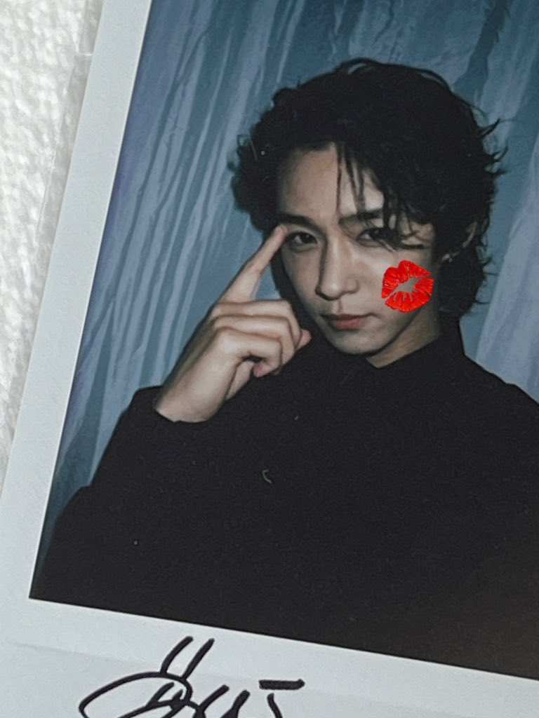 재진오빠 이 폴라는 볼때마다 진짜 미모 미쳤
어떻게 사람 콧대가 저렇게 선명하냐... 후 😮‍💨 

#FTISLAND #FT아일랜드 
#이재진 #LEEJAEJIN #イジェジン