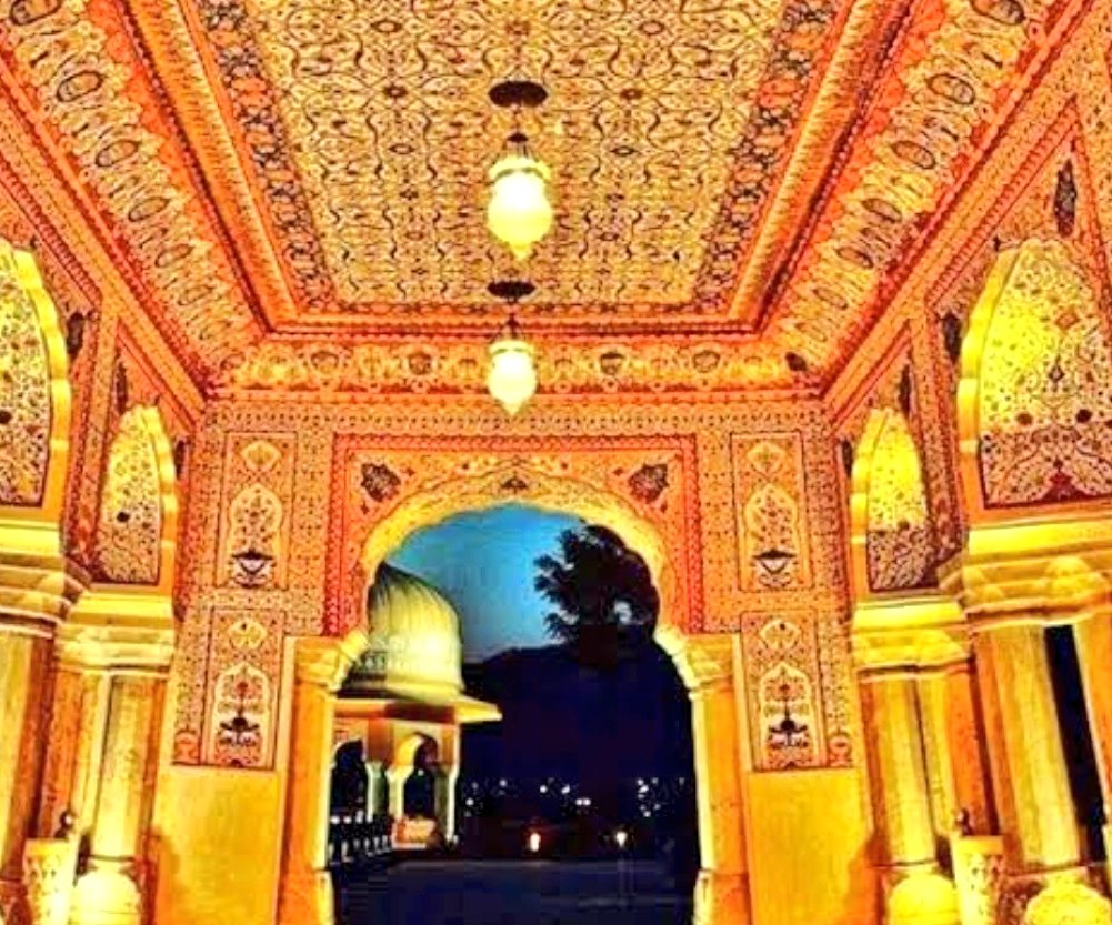 मैं जब भी उदास होती हूं तो बस एक बात याद कर लेती हूं जीवन में पत्थर बहुत है बस उससे महल बनाना है।