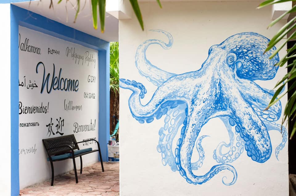 Ahh what a bit of blue paint can do to a wall.

Playa Sonrisa Mexico
Grow Explore Photography