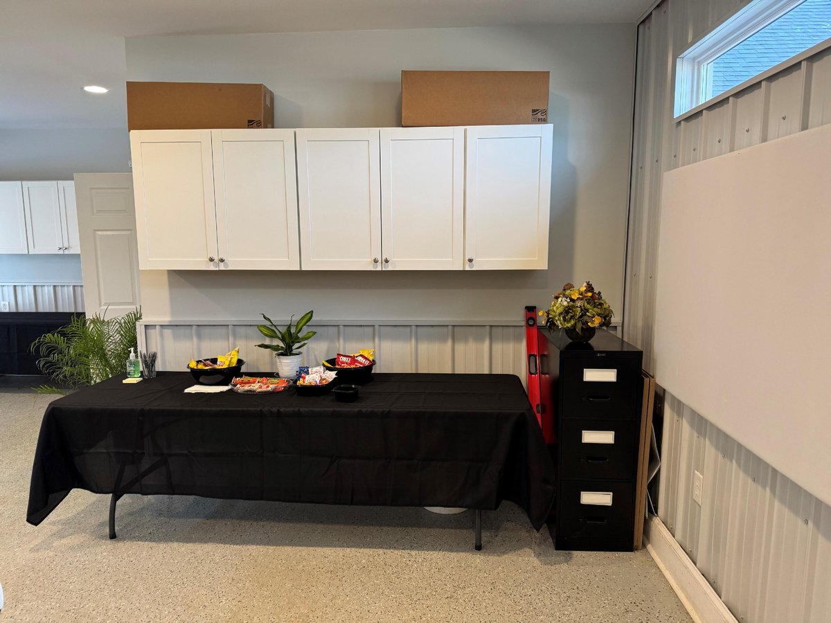 Since joining us last September, Betsy Barnes has made a remarkable impact! Her latest project transformed our PBI Training Center into a more welcoming space with plants and decor, just in time for our builder meeting with Lennar. 

#Teamwork #Transformation #WorkplaceWellness