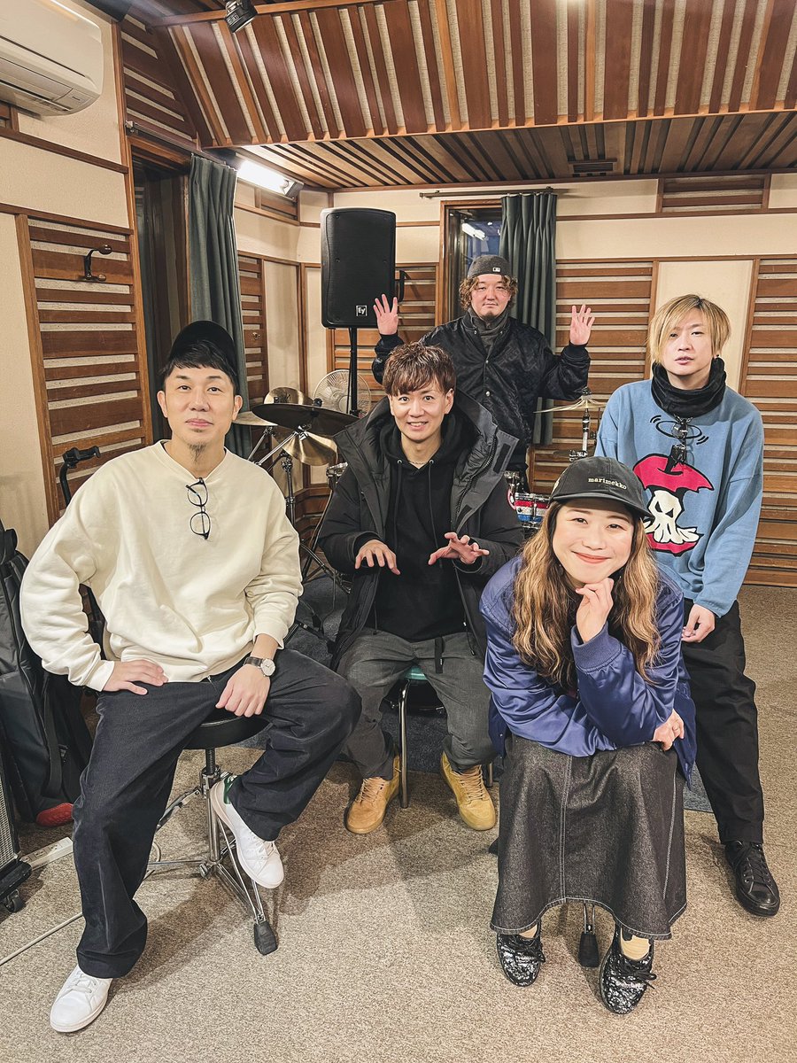 yukko1112's tweet photo. 楽しかった🫶one-man rehearsal💃
素敵なバンドメンバーに囲まれて幸せです🫂
今回も梶有紀子の音楽の世界観🌎バッチリ届けます👌

#vocal #梶有紀子 @yukko1112 
#bandmaster & #guitar #松本京介 @k_matsumoto216 
#keyboard #大楠雄蔵 @OhkusuU_zo 
#bass #青木信弘 @aoki_babao 
#drums #杉山アキノブ @Acy_OSG 

いよいよ来週🔥CHICKEN GEORGEです🐓
駆けつけてね🤍最高の夜にするよ💋

2025/2/10
 
KAJI YUKIKO LIVE 2024 PLAY LIST -Winter-
 
会場 : 神戸CHICKEN GEORGE
https://t.co/JNRyIU7Ee6

イープラスでチケット発売中🎟️
https://t.co/WfHaSfxwk6

open 19:00 start 19:30
ADV ¥4,000 DOOR ¥4,500（1drink別）

*~*~*~*~*~*~*~*~*~*~

#歌好きな人と繋がりたい
#音楽好きと繋がりたい
#音楽
#歌手
#作詞作曲
#ミュージシャン
#シンガーソングライター
#オリジナル曲
⁡
#kajiyukiko
#yukikokaji
#jpop
#jpopsinger
#singer
#songwriter
#singersongwriter
#originalsong
⁡
#작사작곡
#싱어송라이터
#오리지널곡
⁡
#歌曲創作
#創作歌手
#原創歌曲