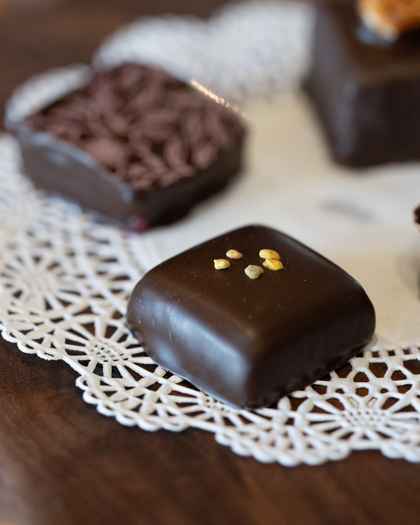 🍷🍫 Wine &amp; Chocolate Pairings at Saddlehill Winery

Whether you're planning a romantic date or a fun outing with friends, our Wine &amp; Chocolate Pairings event is the perfect way to indulge this February! ✨

Reserve your spot now! Link in bio. ❤️