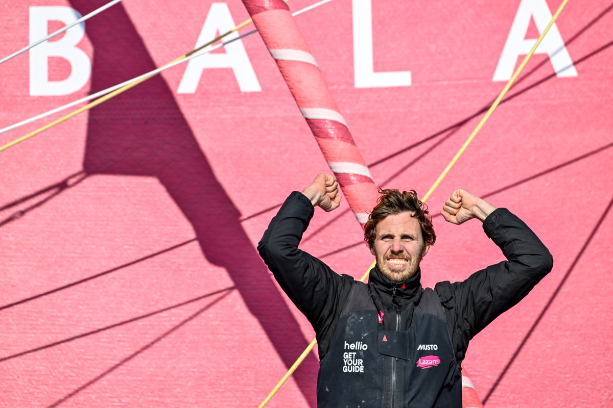 Tanguy vient de terminer son <a href="/VendeeGlobe/">Vendée Globe</a>  !
Il a franchi la ligne ce 3 février, à 11h37. Il boucle ce tour du monde en 84 jours, en 17e position, 2ème bateau à dérives 🤩

Rendre visibles les invisibles de la rue, sa mission est remplie. <a href="/Lazare_fr/">Lazare</a> a rayonné autour du globe.