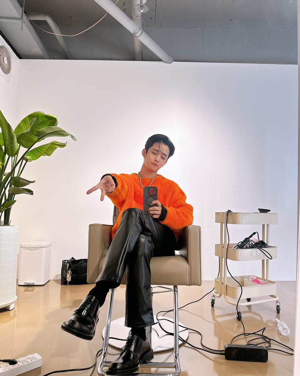 이홍기 오렌지색 니트입은 날 vs 이재진 오렌지색 니트입은 날 🍊

#FTISLAND #FT아일랜드 #이홍기 #이재진
#LEEHONGGI #LEEJAEJIN #イホンギ #イジェジン