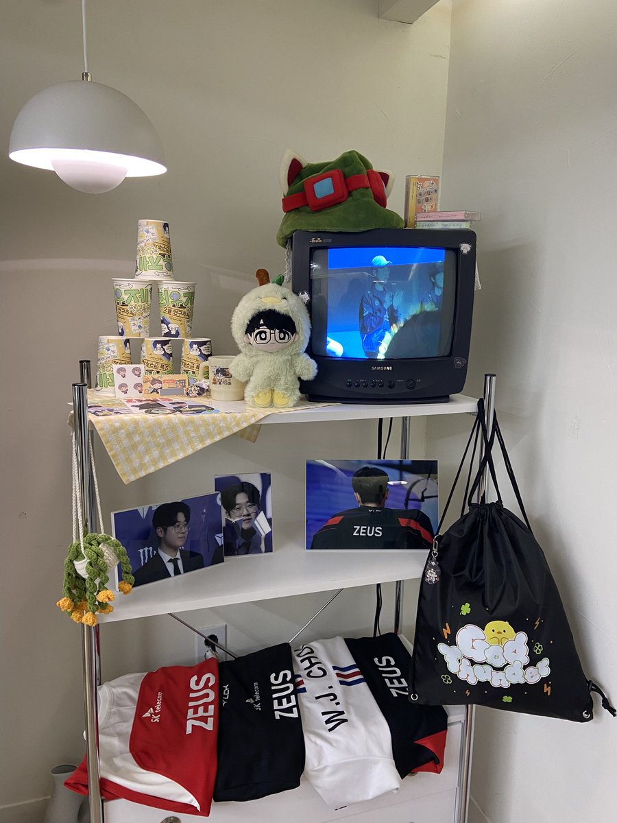 with_utregrets's tweet photo. 복권 당첨되고 싶엇지만 다음 기회에 ㅜㅡㅜ
콜라 마시고 멘토스 먹으면 터지지 않는 다는 연구 증명 완~!

#해피_제우스_데이
#21번째_생일과_4번째_도전
#최우제_연구_동아리_가입완료 https://t.co/exMPnwVE8o