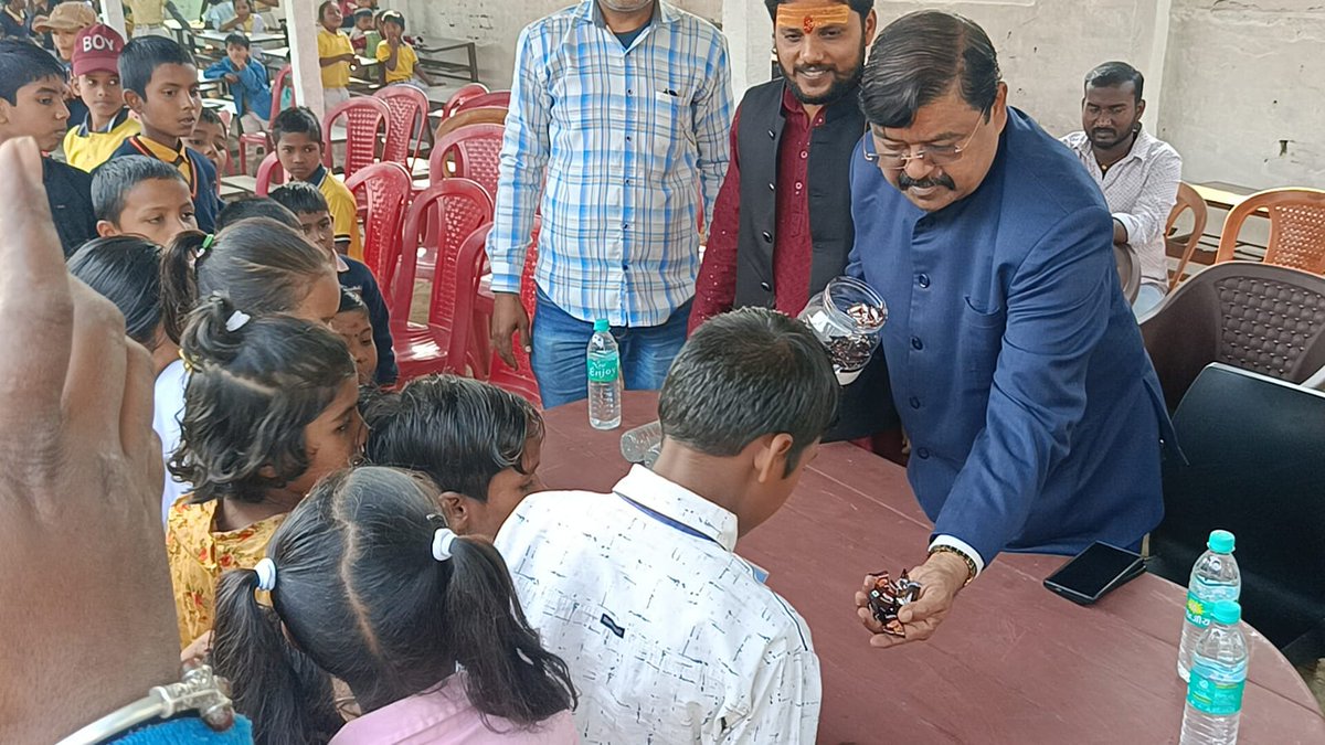 AshokAgarwalKtr's tweet photo. N.A.T. PUBLIC SCHOOL Dumar में सरस्वती पूजा के शुभ अवसर पर पुष्पांजलि कार्यक्रम में सम्मिलित हुआ एवं बच्चों के साथ खुशियां बांटा | #sarashwatipuja❤️🌼🌺🙏 #Katihar #ashokkumaragarwal #Dumar https://t.co/Qy8eAIMgnK
