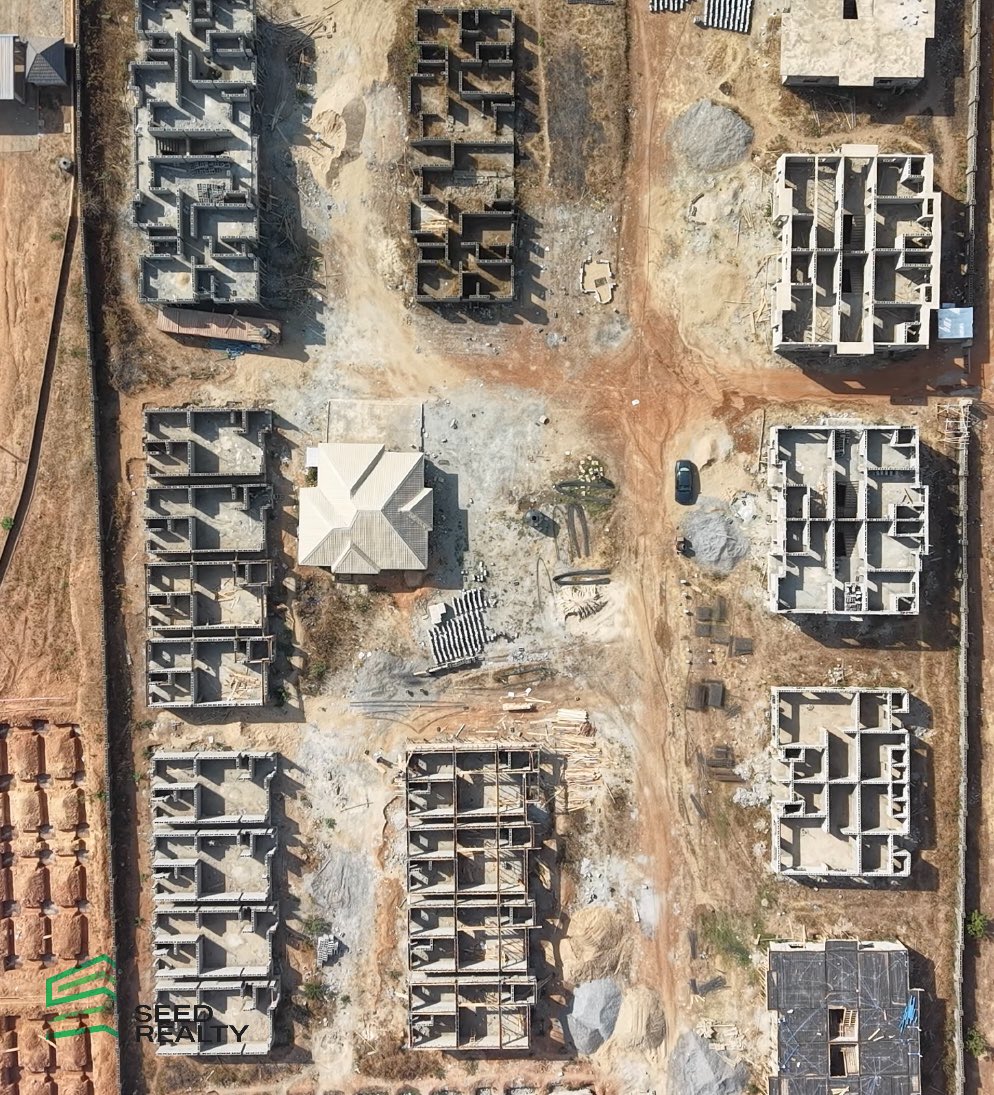 seedrealtyNG's tweet photo. 🏯Project Description:
▶️4-Bedroom Semi-Detached Duplex + BQ - N95 Million
▶️3-Bedroom Terrace Duplex + BQ N70 Million
▶️3-Bedroom Apartments - N50 Million 

📍 Location: Lokogoma, Abuja.

💰 Price: Flexible Payment Plan Available
☑️ 40-50% Initial Deposit
☑️ 6-Month Payment Plan https://t.co/YM04vLeTos