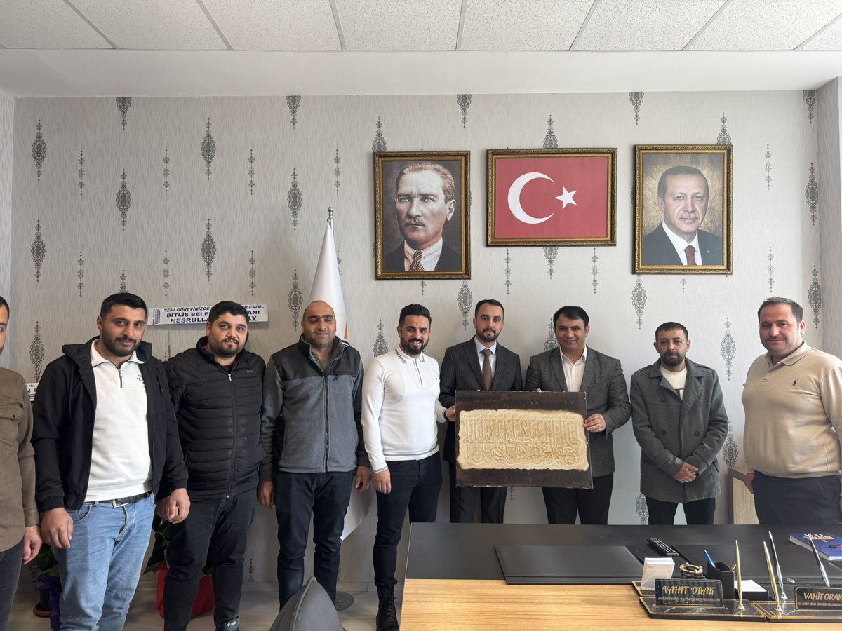 Ak Gençlik Bitlis (@akgenclikbitlis) on Twitter photo 📍Ak Parti Bitlis İl Başkanlığı
Önceki Dönem il Gençlik kolları başkanımız Sn. <a href="/Dogan_Daldagul/">Doğan DALDAGÜL</a> ve önceki Dönem yönetim kurulu üyeleri;
İl Gençlik Kolları başkanımız Sn. <a href="/vahitorakk/">Vahit ORAK</a>’a hayırlı olsun ziyaretinde bulundular.
Nazik ziyaretleri için kendilerine teşekkür ederiz. 📍Ak Parti Bitlis İl Başkanlığı
Önceki Dönem il Gençlik kolları başkanımız Sn. <a href="/Dogan_Daldagul/">Doğan DALDAGÜL</a> ve önceki Dönem yönetim kurulu üyeleri;
İl Gençlik Kolları başkanımız Sn. <a href="/vahitorakk/">Vahit ORAK</a>’a hayırlı olsun ziyaretinde bulundular.
Nazik ziyaretleri için kendilerine teşekkür ederiz.