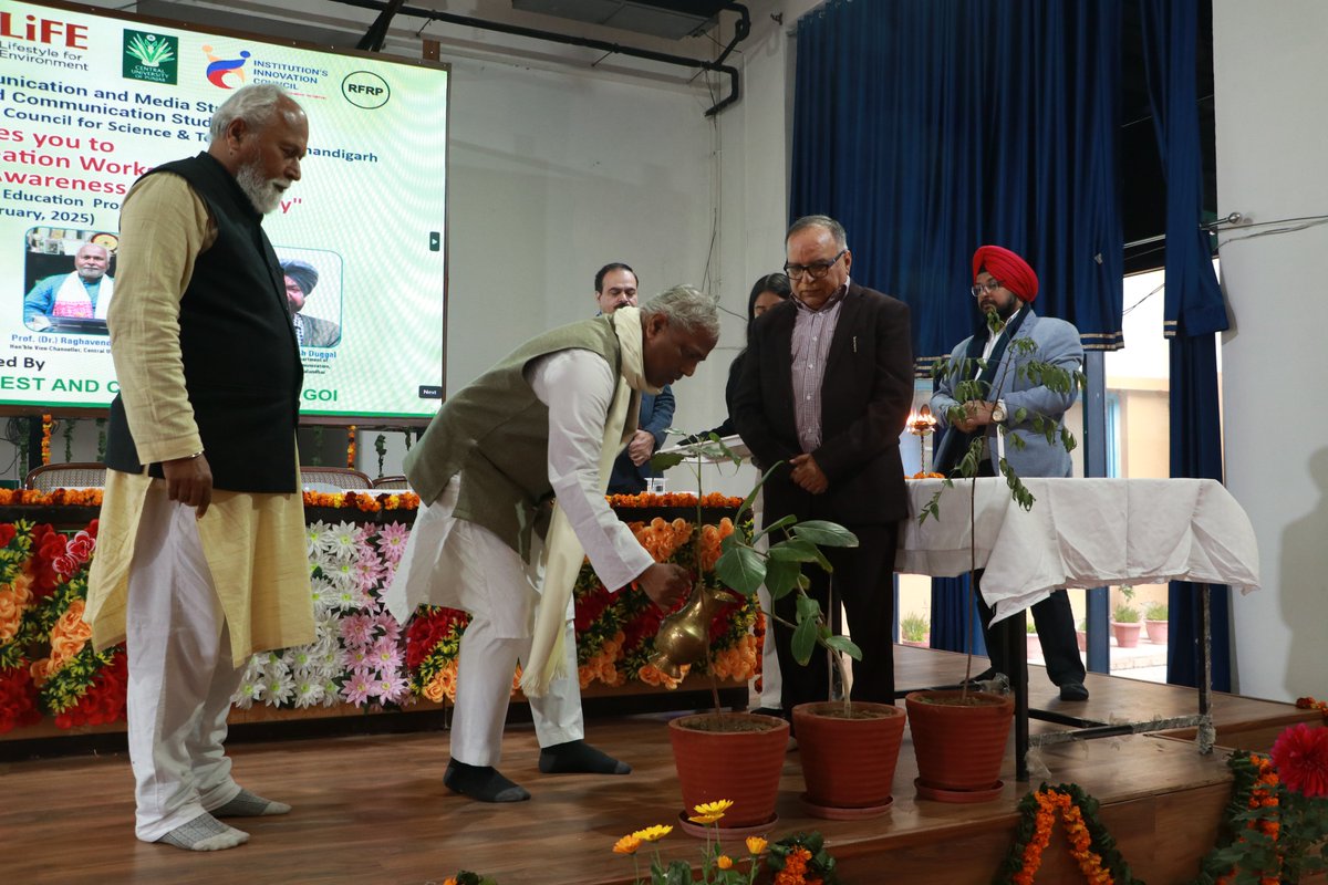 cup_bathinda's tweet photo. @cup_bathinda in collaboration with @PSCST_GoP @PbGovtIndia @moefcc hosts Inaugural Session of three days Workshop on Digital Content Creation for Environmental Awareness
#ProPlanetPeople
#EnvironmentEducationProgram
#MissionLiFE
#ChooseLiFE
@EduMinOfIndia https://t.co/8X7JsyHUzP